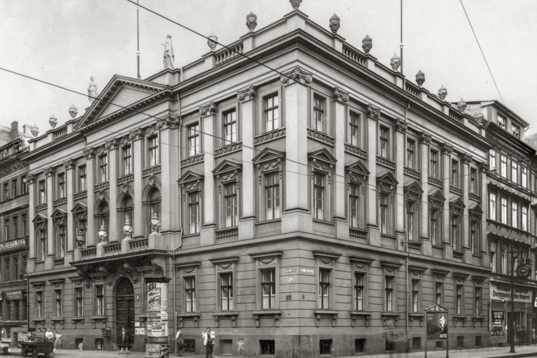 Das Bild zeigt das Gebäude der Deutsche Wohnstätten-Bank AG in Berlin in den 20er Jahren